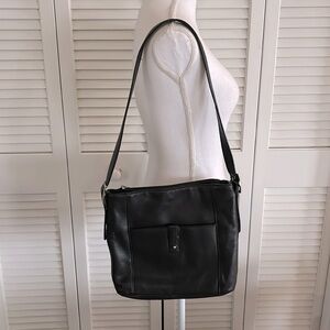 Stone & Co. Crossbody Bag Smooth Black Leather Multi Pocket Purse Magnetic Lock